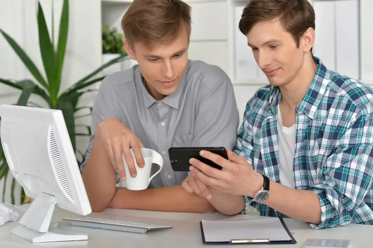 Jelajahi dengan Aman Secara Online